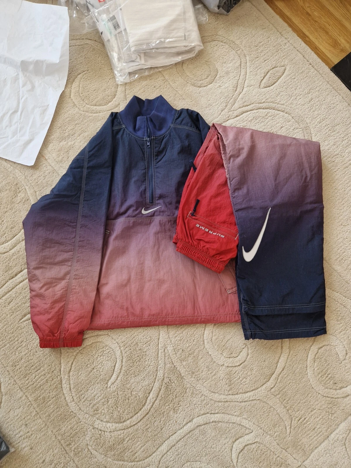 Ensemble pull Supreme Nike Ripstop dégradé multicolore. Petit haut / moyen...