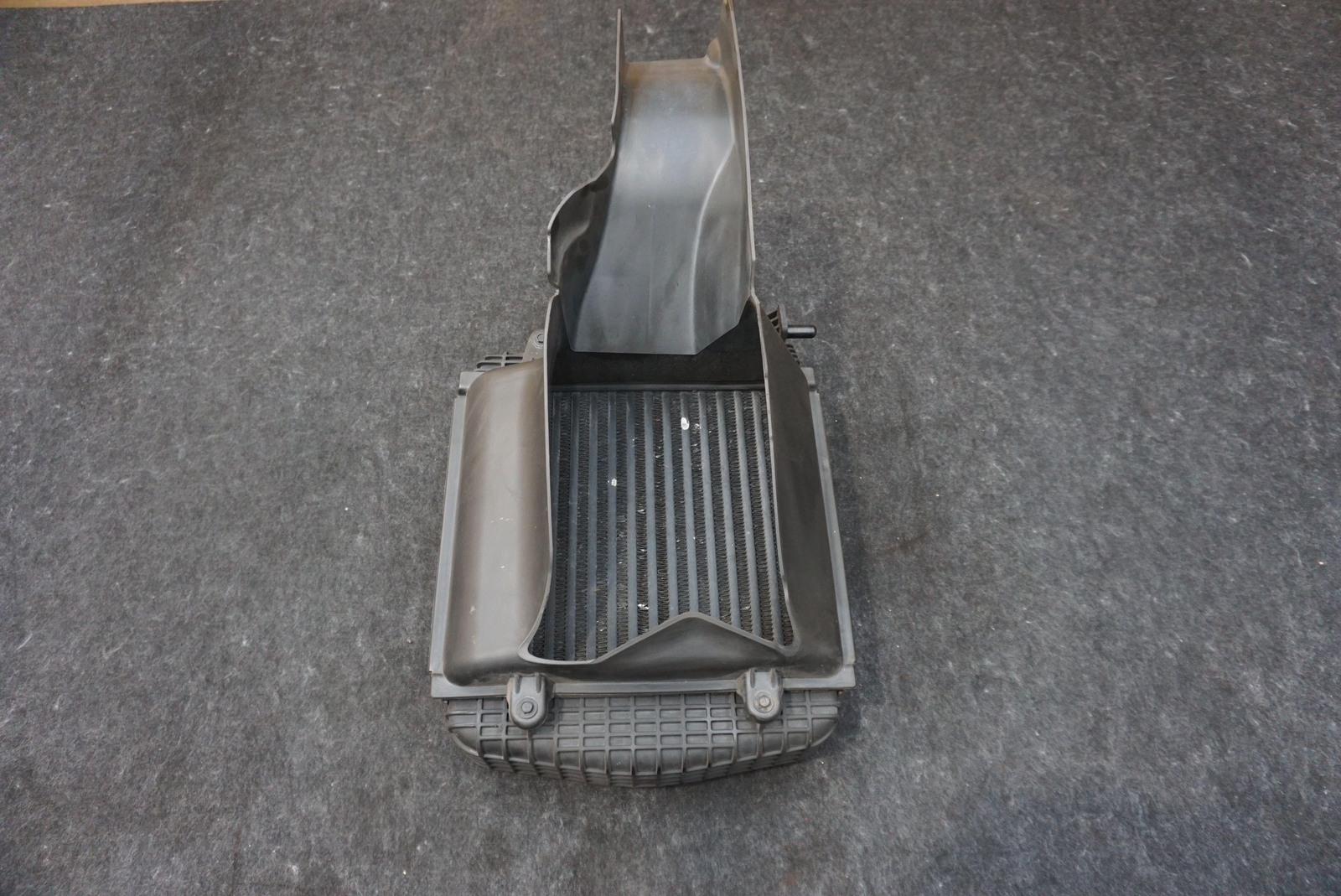 Front Right Radiator Intercooler Assembly 670109552 Maserati Ghibli M157 14-17+
