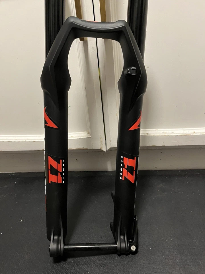 Bobina Marzocchi Bomber Z1 29er 170 mm Foto 4 de 4