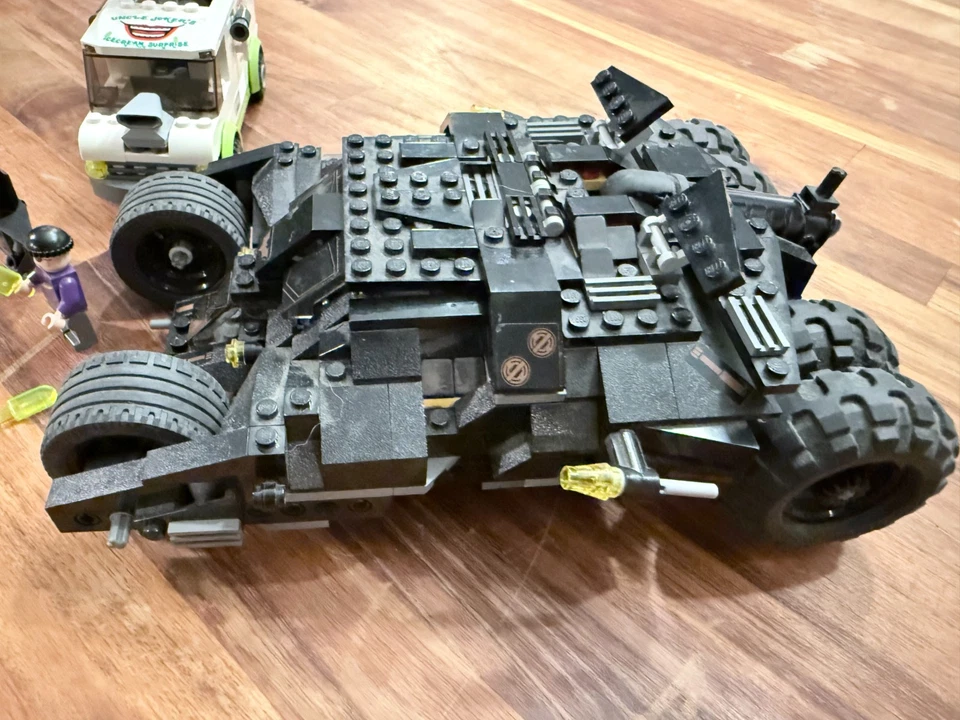 LEGO Batman: The Tumbler: Joker's Ice Cream Surprise (7888) 90% Complete - Image 4 of 4