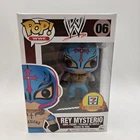 Funko Pop! Vinyl: WWE - Rey Mysterio - 7-Eleven (Exclusive) #06 W Protector A6