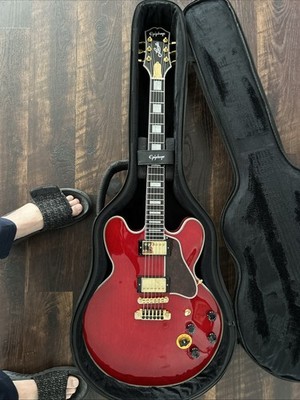 BB KING Lucille red rare color if you look you will see 