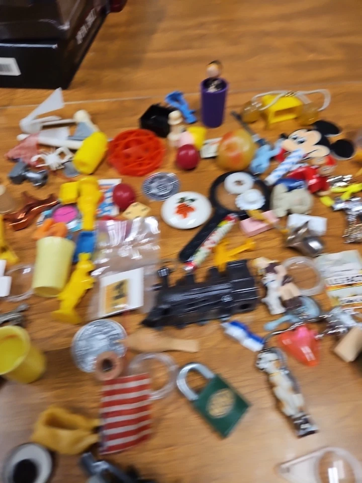 Lote mixto de juguetes vintage años 80, 90 figuras de acción armas accesorios piezas Foto 2 de 3