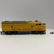 Athearn HO Scale Union Pacific Powered Diesel #1467 Locomotive