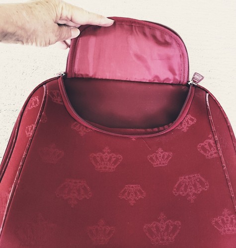 NEW Vintage Carry-On Overnight Bag Luggage, royal crown design, cranberry red - Picture 6 of 12