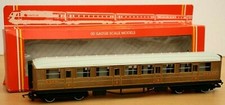 Hornby OO R477 Gresley Composite Corridor Coach 1st-3rd, LNER Teak, RN22357, Box