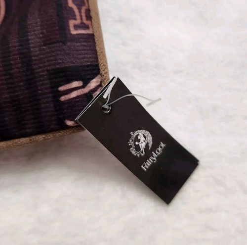 FUNDA DE ALMOHADA EXCLUSIVA DE HAIRYLOOT THE ATLAS SIX FUNDA DE ALMOHADA NUEVA CON ETIQUETAS - Imagen 2 de 3