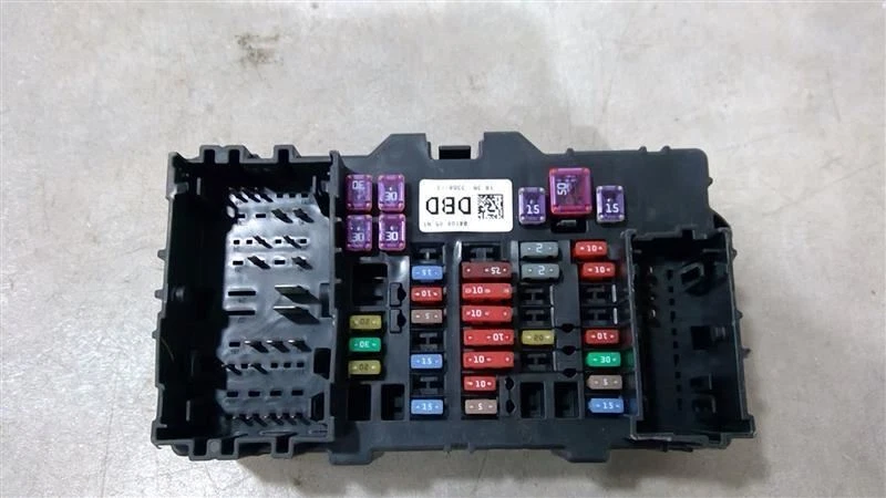Chevrolet Colorado 2017-2019 caja de fusibles interior del motor 84168185 Foto 2 de 4