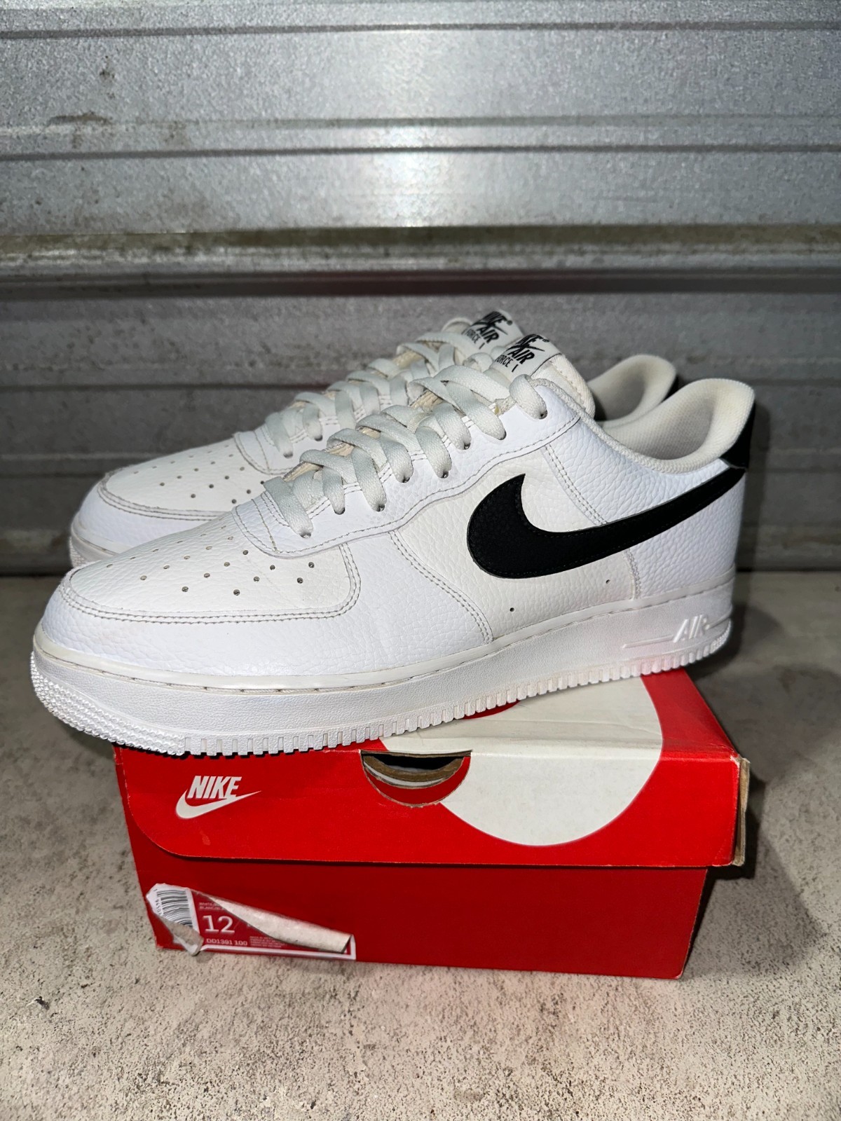 Nike Air Force 1 Sneakers Mens 11.5 Dragon White Black Leather Swoosh Comfort