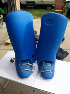 OBO ROBO Hi-rebound Hockey Goalkeeping Pads - Medium With Foot Covers.