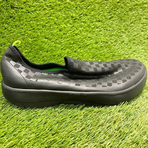 OOFOS OOmg eeZee Low Mens Size 10.5 Black Casual Walking Slip On Recovery Shoes