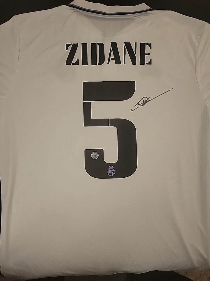 Camiseta de fútbol blanca firmada por Zinedine Zidane con autógrafo del Real Madrid #5 con certificado de autenticidad Foto 2 de 4