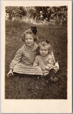 Vintage Minneapolis, Minnesota Photo RPPC Postcard 2 Little Girls in House Yard