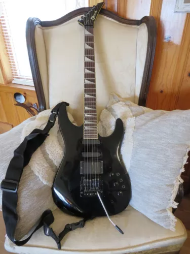 Vintage Charvel/Jackson Model 6 Soloist & Original Charvel Case – 1986