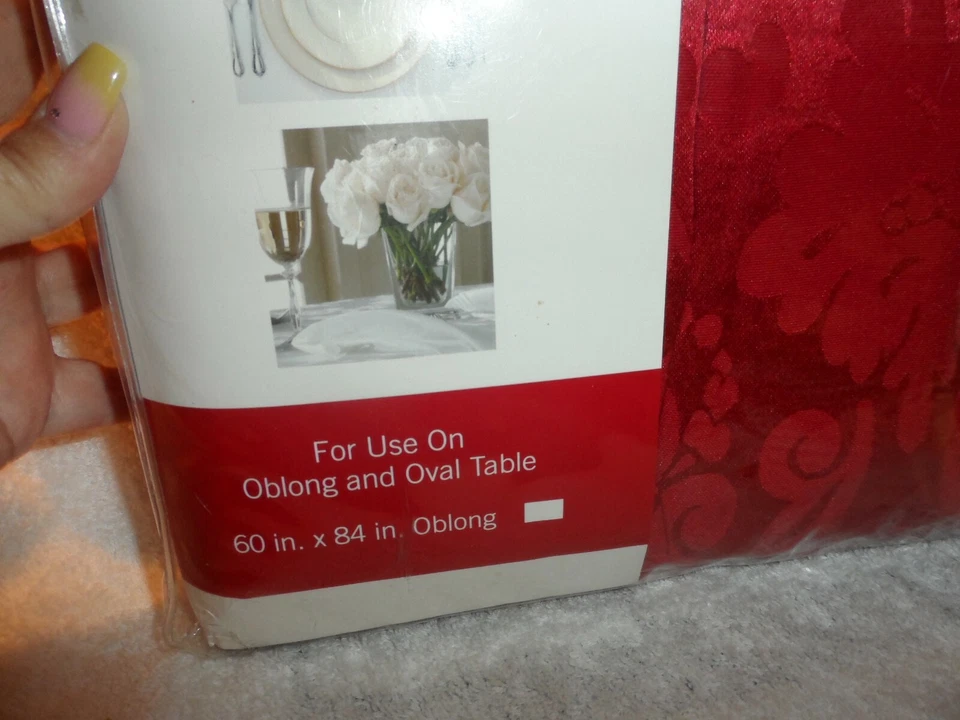 Everything Table set -red tablecloth, vinyl table pad, 6 napkins 60x84 oblong - Image 3 of 4