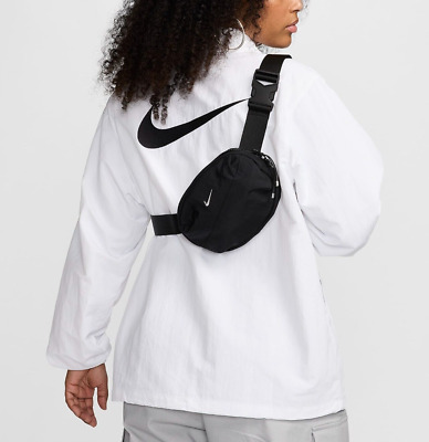 バッグ・カバンその他 Nike Aura Crossbody Bag 2L HM6120-010 Nike Aura Crossbody Bag 2L Black / Matte Silver Unisex