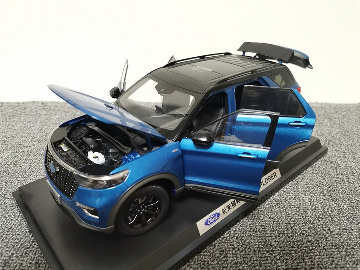 1/18 Scale Ford Explorer 6th Generation SUV Blue Diecast Car
