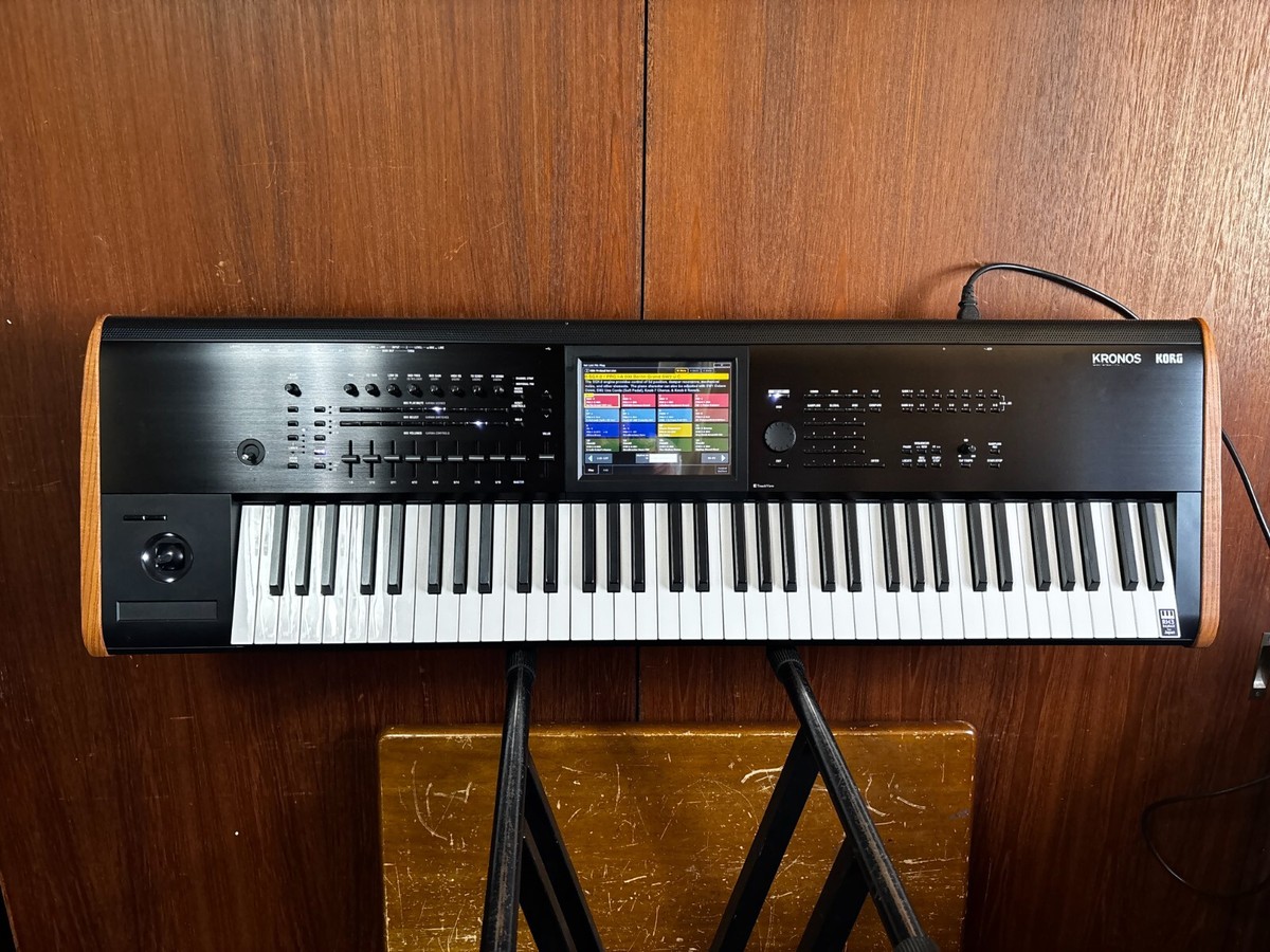 美品！名機！KORG KRONOS 2 73ピアノ鍵盤 純正フライトケース付き 美品！名機！KORG KRONOS 2 73ピアノ鍵盤 純正フライトケース