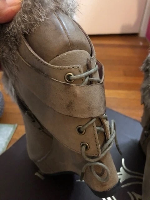 Botines de lujo Rebelde gris ribete de piel plataforma al tobillo encaje espalda talla 8,5B Foto 2 de 4