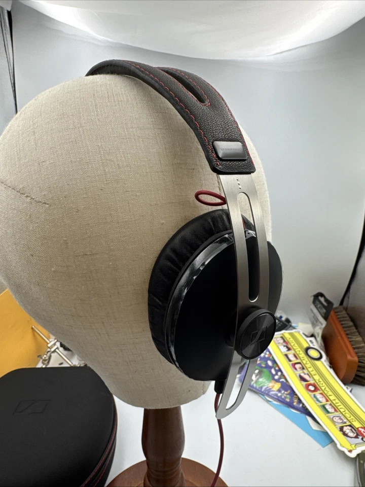 Sennheiser Momentum 1.0 Primera Generación Auriculares con Cable Sobre la Oreja Negro-Rojo con Estuche Foto 3 de 4