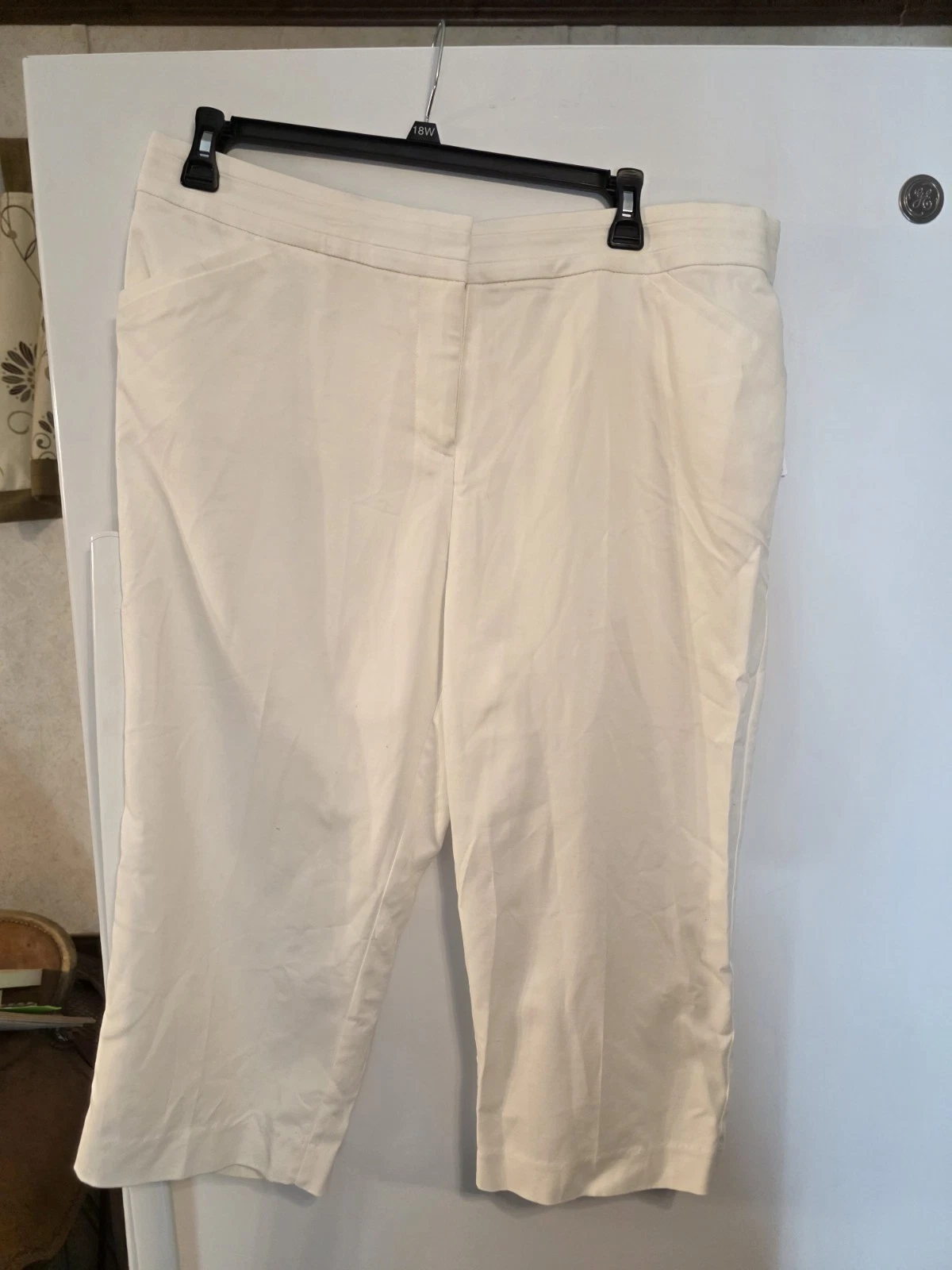 NWT Counterparts Pants 16W White Slimming Sensations No Gap Crop Capri Stretch
Opens in a new window