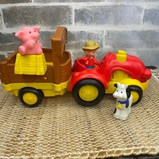 2011 Fisher Price Little People Tow 'n Pull Toy Tractor BGC56 Battery Operated