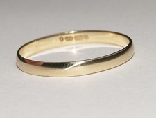 Delcate 9ct Yellow Gold Wedding Band Ring size O