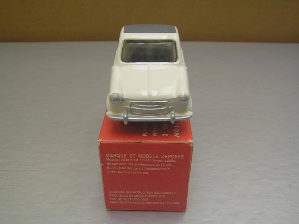 Quiralu Vespa 400 white and gray made in France 1/43 scale Mint in Box - Image 4 of 4