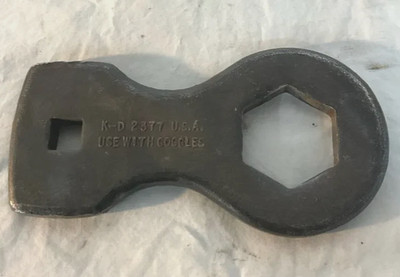K-D TOOLS VW AXLE NUT WRENCH #2377 Uses 1/2'' breaker bar or striking hammer