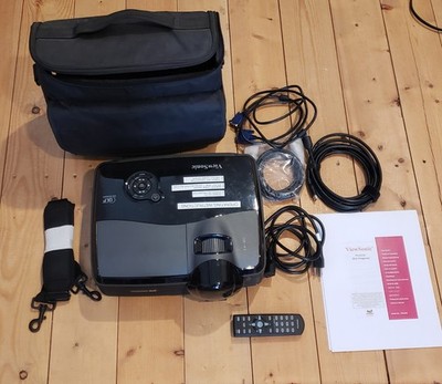 ViewSonic Pro8200/DLP Projector VS13648 with case remote cables and instructions