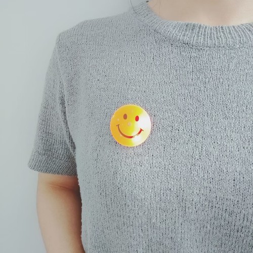 3 Stck. LED Big Yellow Smile Gesicht Blinkend Pin Karosserie Lichter Neuheit Blinker - Bild 3 von 8