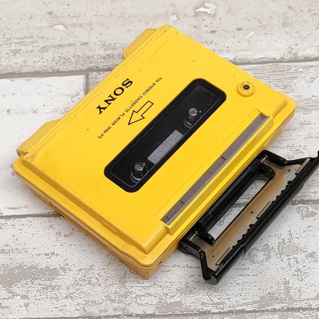 しん　SONY SPORTS WALKMAN WM-F5 イエロー SONY SPORTS WM-F5 Sports Walkman Cassette Player Used Japan