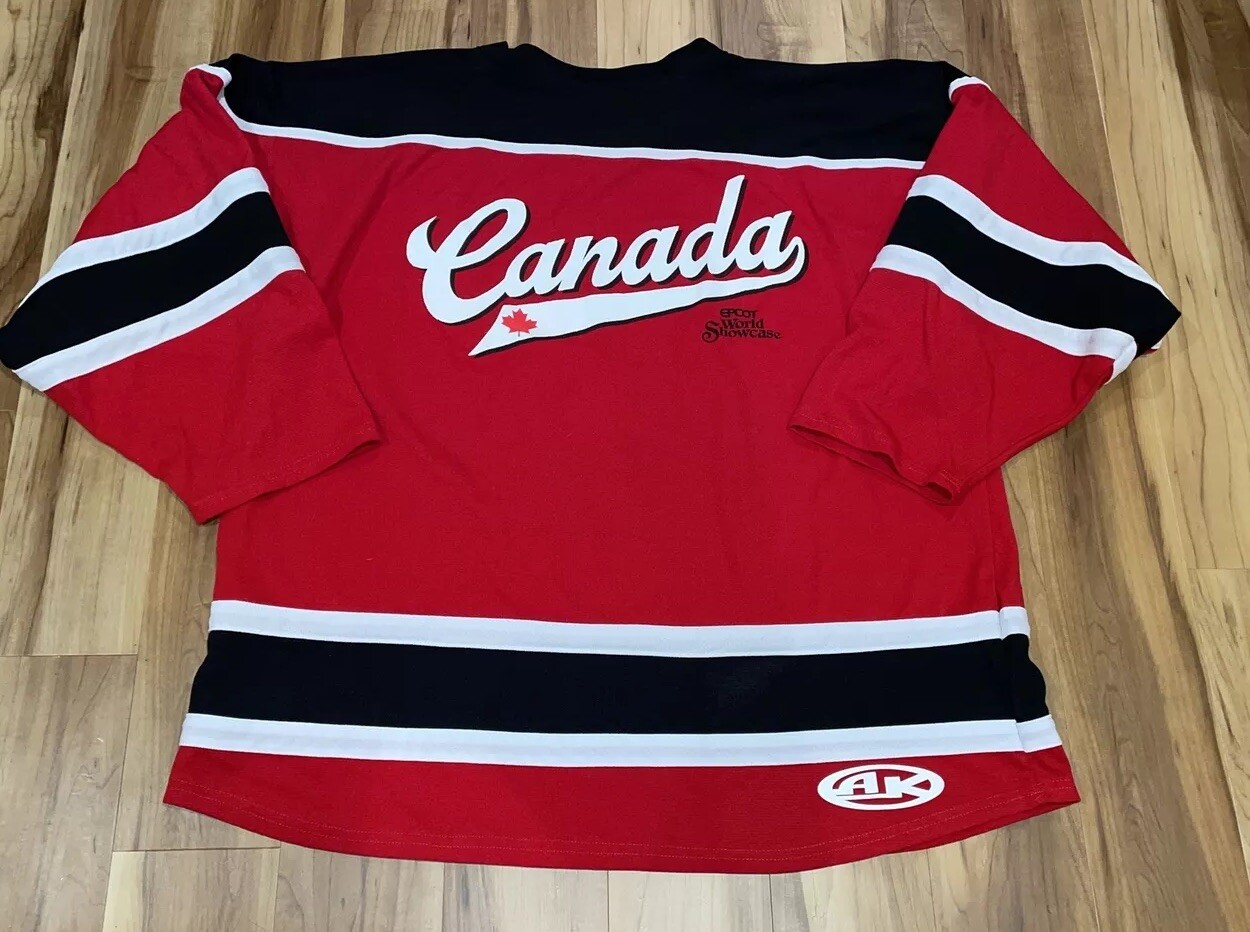 Rare Disney Park Epcot Canada Mens 2XL World Showcase Mickey Mouse