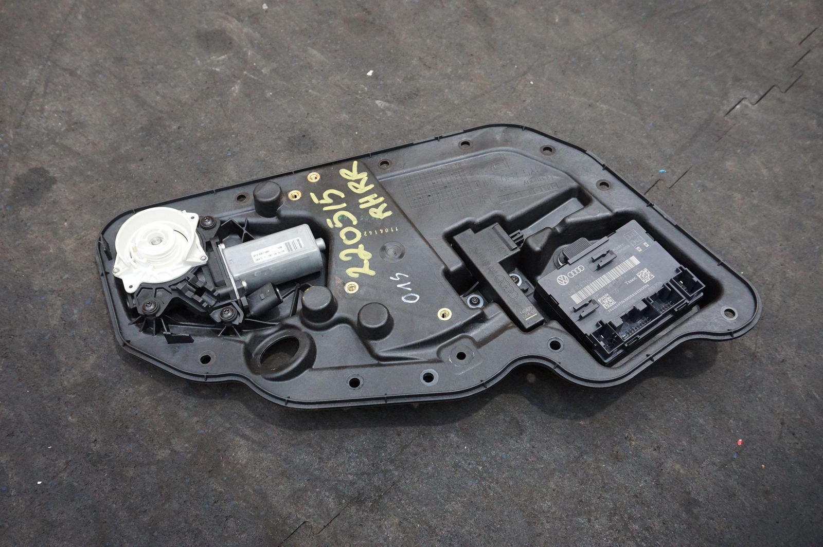 Rear Right Passenger Door Filler Plate Drive Motor 4F0837060 Bentley Mulsanne 15