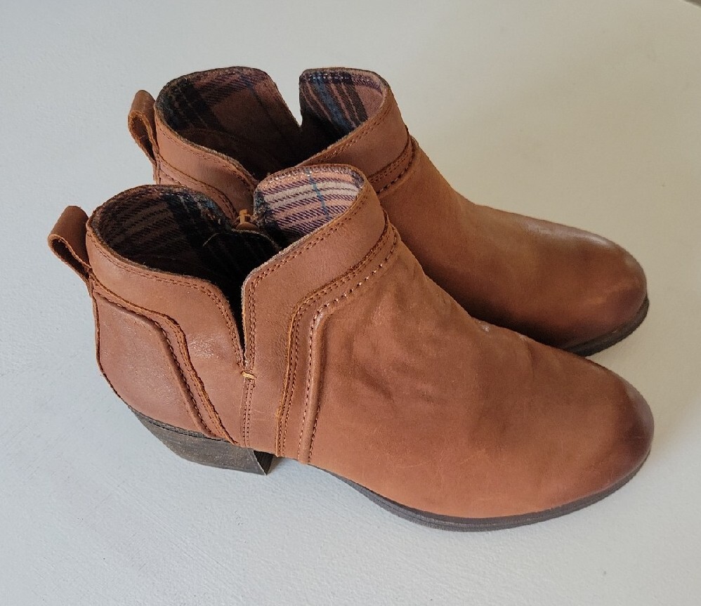 Cobb Hill Arisa V Cut Brown Bootie Boots Ankle EUC