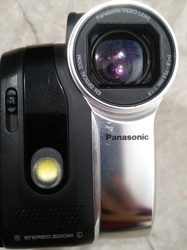Panasonic PV-GS90PC Mini DV Digital Video Camcorder.W/1 Battery,No Charger. - Image 2 of 4