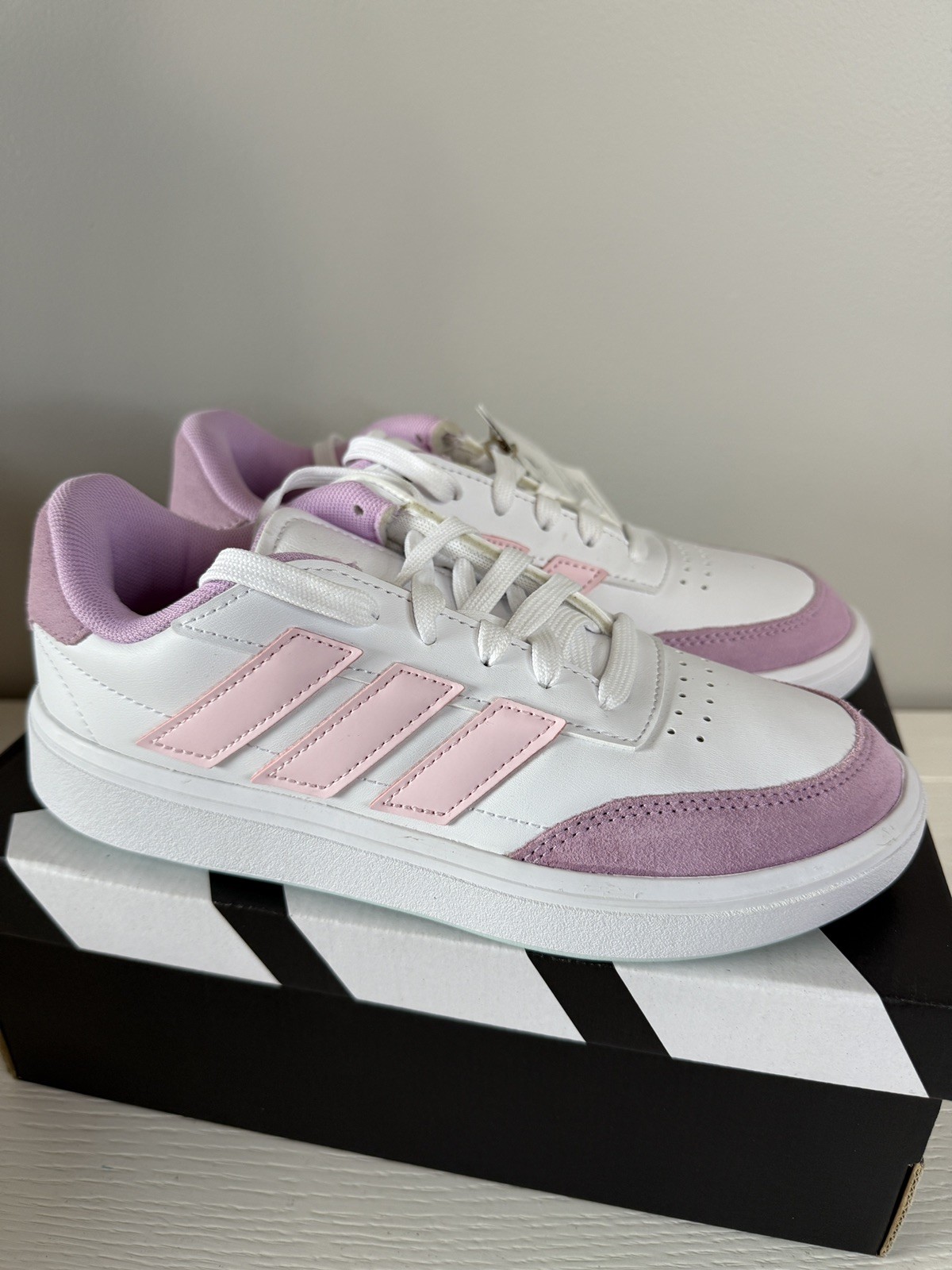 Adidas Court block Youth Tennis Shoe Size 4 Pink Bliss/lilac White
