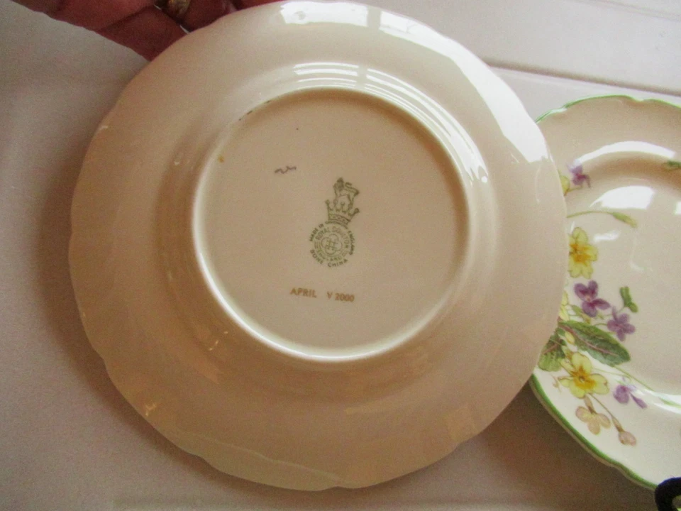 ROYAL DOULTON - APRIL V 2000 - 16 PIECES-2 TEAPOTS, JUGS, CUPS/SAUCERS etc. - Image 3 of 4