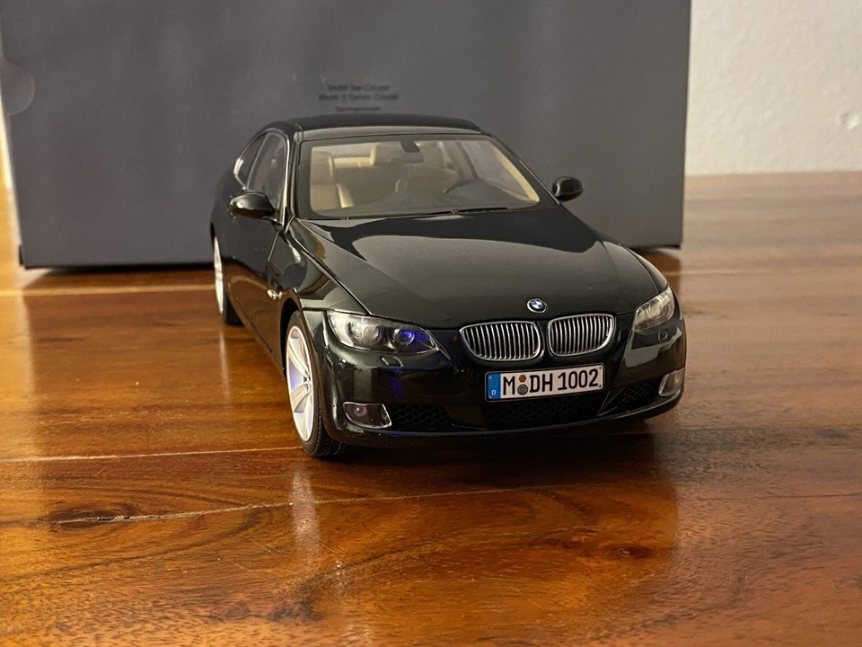 Kyosho 1:18 BMW 3 er Coupe Schwarz Neu OVP  Kyosho 1:18 Modellauto BMW Schwarz - Bild 3 von 4