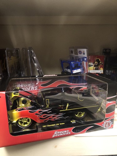 M2 Machines 1957 Chevrolet 150 Sedan Blk/Flames Ground Pounders CHASE 1:24 R122 - Picture 2 of 2