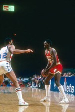 Kenny Carr of the Cleveland Cavaliers 1981 Basketball Photo 10
