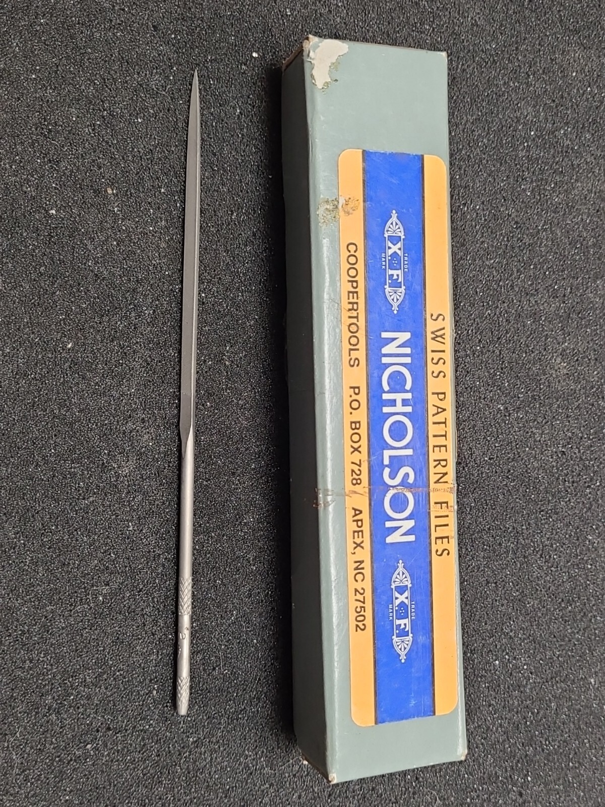 NOS Nicholson SWISS XF RHN SWISS PATTERN 5-1/2", 3 SQUARE FILE 2-CUT #37591