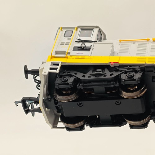 Murphy Models MM0121 1:76 Class 121 Diesel Locomotive B121 in CIE Grey livery - Picture 9 of 12