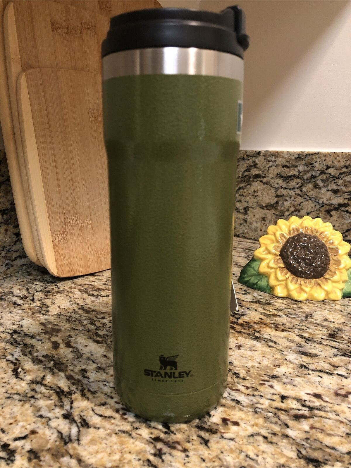 Stanley + Starbucks Military Commitment Collection - Double Walled Army  Green 20 Fluid Ounce Travel Mug - Limited Release, Proudly Serving Those  Who Serve 