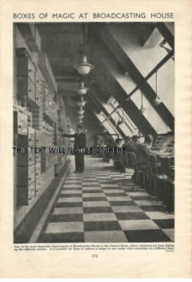 ZAUBERKÄSTEN IM SENDEHAUSKONTROLLRAUM um 1930 ILLUSTRATIONSDRUCK