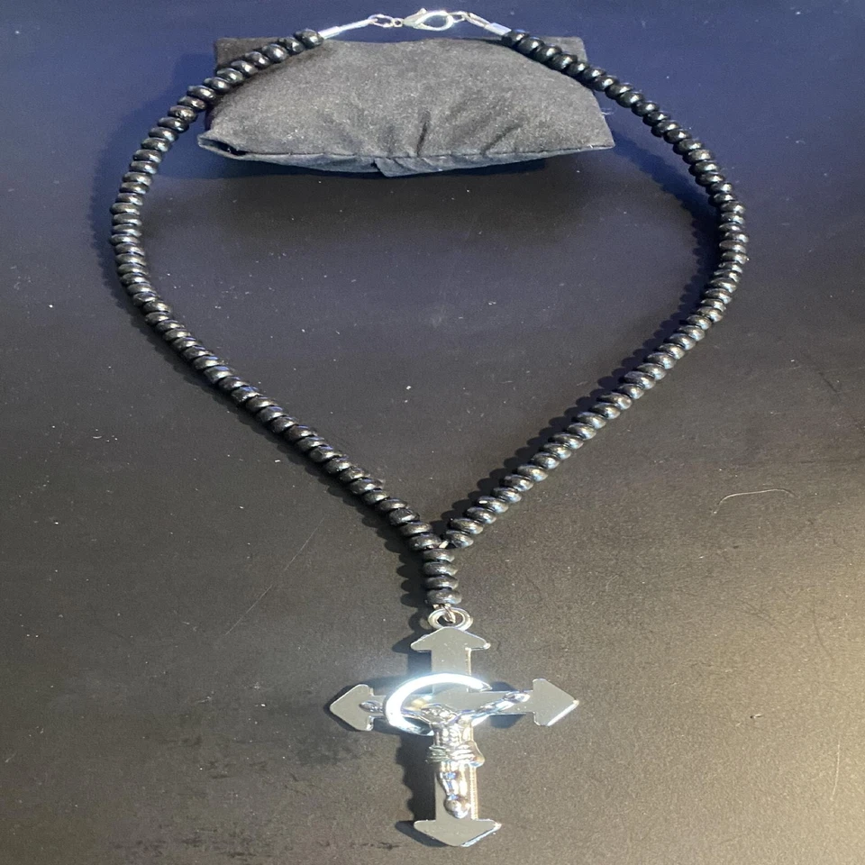 Collana rosario nero da uomo donna con croce ciondolo crocifisso lunga 50 cm  - Immagine 2 di 4