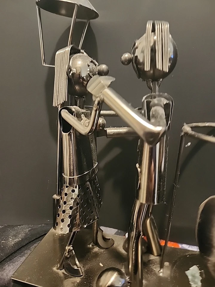 СТРАННОЕ металлическое искусство. Держатель для винных бутылок «Lovers By Lightpost» романтические номера 80-х (436) - Изображение 2 из 4