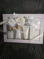 Baylis & Harding  Gift Set VTG...Indulgent bath Gels Creme & Soaps 7 Pcs Luffa. 