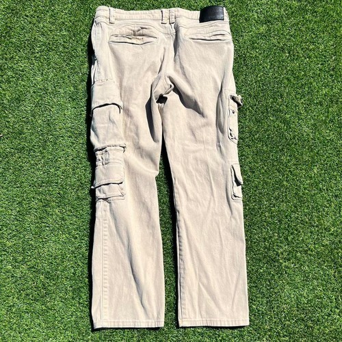 Pantalón cargo beige caqui con llavero accesorio talla 34 x 32 - Imagen 7 de 8