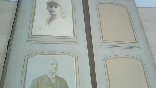 Antique/Vintage Velvet Photo Album over 30 Cabinet Card Photos from PA IL NY - Picture 10 of 20